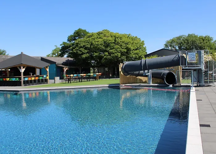 Chalet Modern With A Dishwasher In Lathum