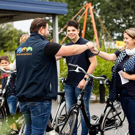 Modern With A Dishwasher In Шале Lathum