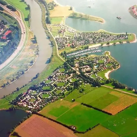 Modern With A Dishwasher In Шале Lathum