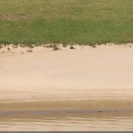 Modern With A Dishwasher In Шале Lathum